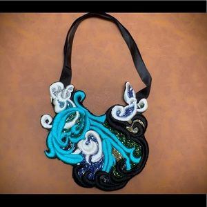 Fashion bib necklace